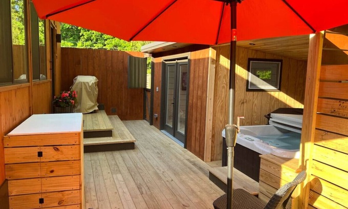Chatham Apartment | Sugar Shack - 300 square feet of pure sweetness.