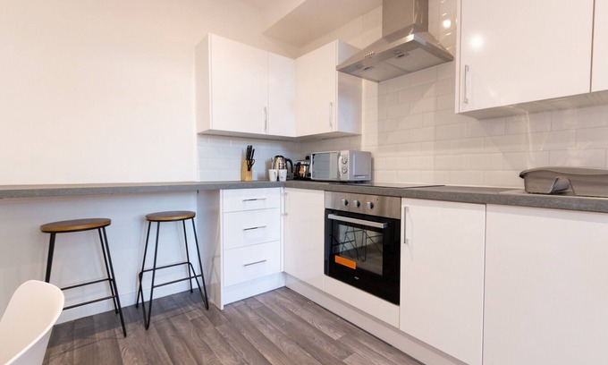 Wigan Bed & Breakfast | Suite 2: Bright, Comfy Room in Prime Wigan Spot