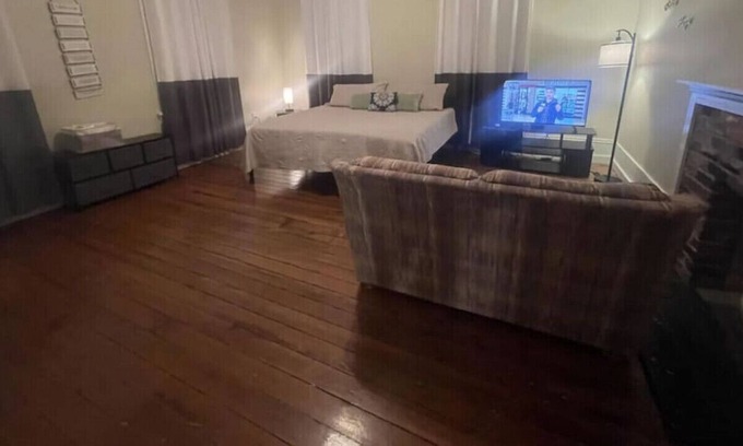 Macon House | Suite 3 1KingBed, 1Bath, Kitchen