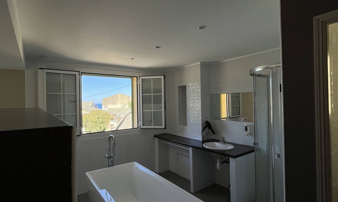 Porticciolo Apartment | Suite Avec Terrasse au Centre D'un Port de Pêche
