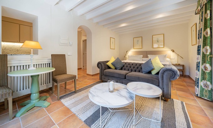 Esporles House | Suite Bosque- Life in middle of a vineyard, with a 600 Mb WIFI. Made for Nomads.