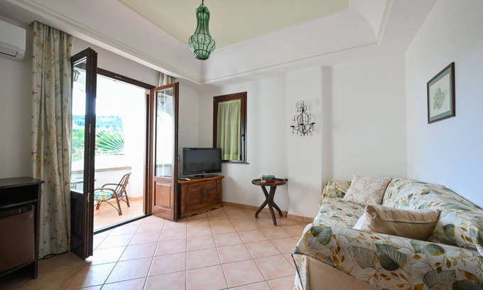 Succhivo Bed & Breakfast | Suite-Executive-Ensuite with Shower-Terrace-Suite