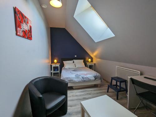 Neuvy-Saint-Sepulchre Bed & Breakfast | Suite familiale privée avec 3 chambres, sdb, wc partagés et petit-déjeuner inclus - FR-1-591-609