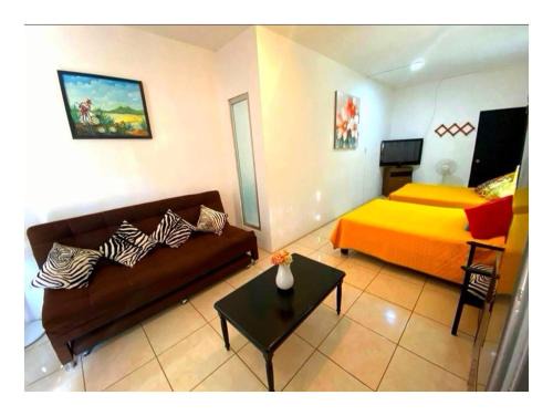 Tequila Apartment | SUITE LA CONQUISTA PARA 4 PERSONAS EN CAMA Y 3 PERSONAS EN SOFÁ CAMA 7 en total