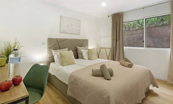 Gaula Apartment | 'Suite' Room with Mountain View, Wi-Fi and Air Conditioning