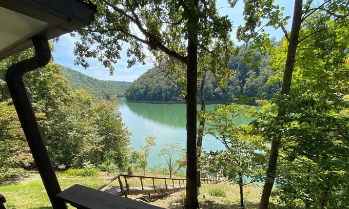 Jacksboro House | SUITE SPOT - Million Dollar Views of Norris Lake! Just minutes off I-75!