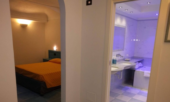 Sant'Angelo House | Suite-Suite-Jacuzzi-Terrace-Suite