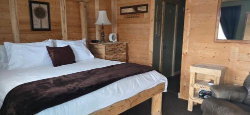 Cedaredge Cabin | Suite with a King Bed and Full Kitchen at the Cedaredge Lodge