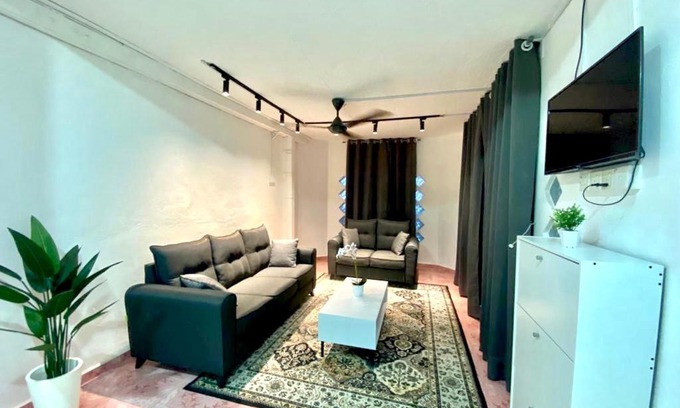 Kampung Seberang Takir House | Sukay Homestay