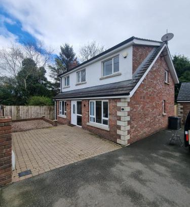 Carrickfergus House | Sullatober House with hot tub and games room