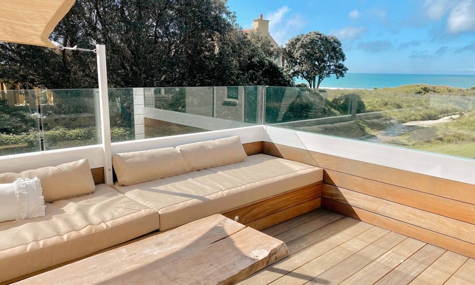 Mount Maunganui House | Sully’s Beach House: 45 seconds to beach, sleeps 7
