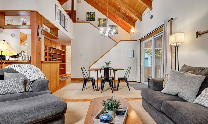 Hadley House | Summer 2025 at the Lake – August Dates Still Available!