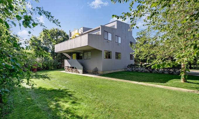 Amagansett House | Summer 25 and Yr-Round Available! Walk to Beach and Town! South of Highway AMG!