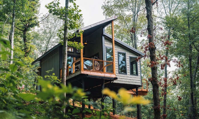 Wildwood House | Summer Breeze at Willow Treehouse -Treetop Escapes