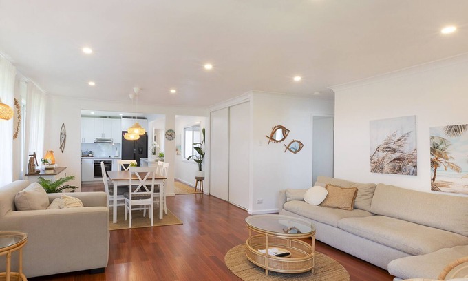 San Remo House | Summer Breeze - Lakefront,10 min to Beach!
