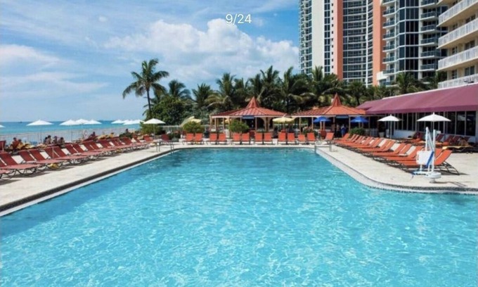 Sunny Isles Beach Resort | SUMMER SALE Waterfront Resort on the beach to relax! Cozy Great remodeled apart