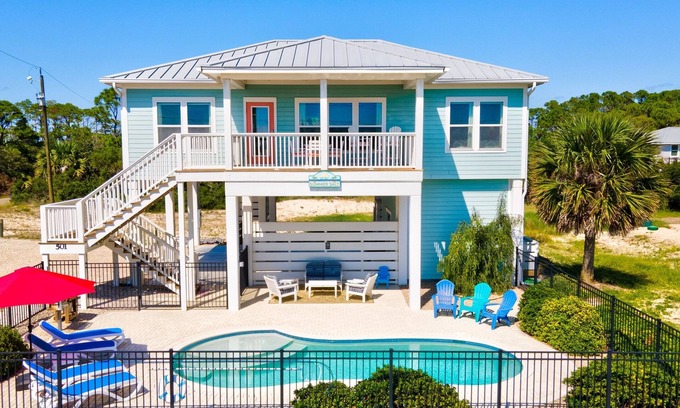 East End House | Summer Salt Cottage, Pvt Pool, 240 steps to beach w/views