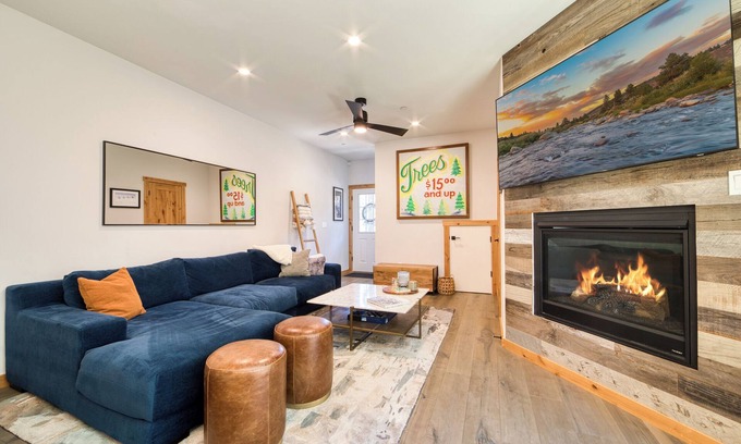 Truckee House | Summer & Ski Lease - Porchlight Retreat by Tahoe Getaways, 3BR Dog Friendly in Truckee