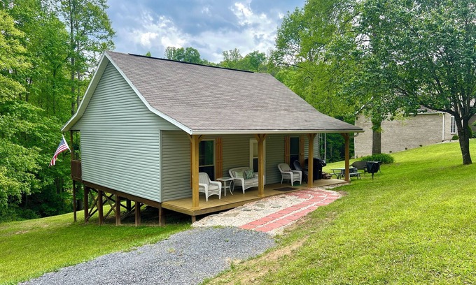 Keslers Cross Lanes Cottage | Summersville Lake Cottage