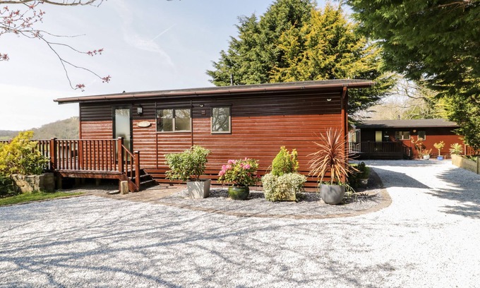 Rhyd-y-foel Cottage | SUMMERTIME LODGE, pet friendly, with a garden in Rhyd-Y-Foel