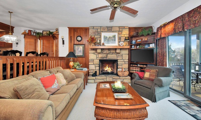 Blowing Rock Condo | Summit 1 | Fireplace, Restaurant, Pool, Spa