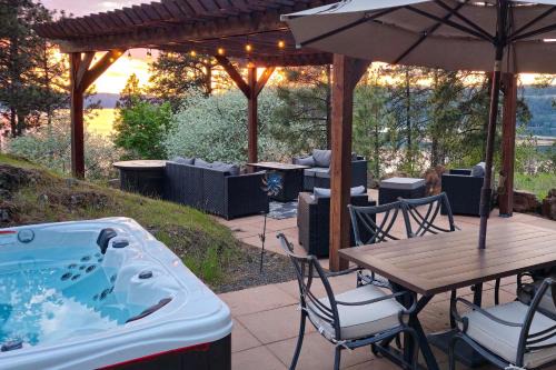 Harrison Apartment | Summit Solitude Hot Tub and Views in Harrison!