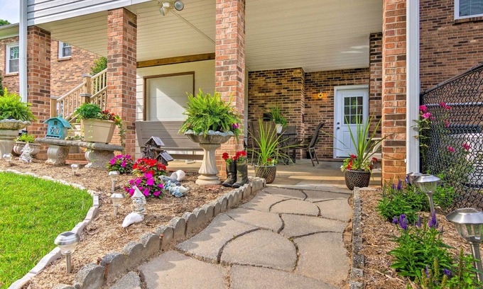 Lenoir Apartment | Sun-Dappled Lenoir Abode w/ Patio & Yard!