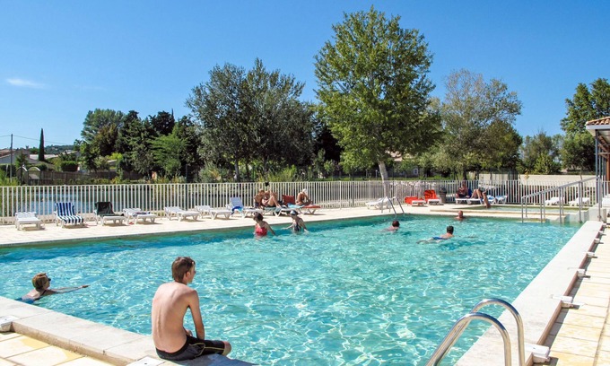 Saint-Saturnin-les-Avignon Apartment | Sun Hols les Rives du Lac by Interhome
