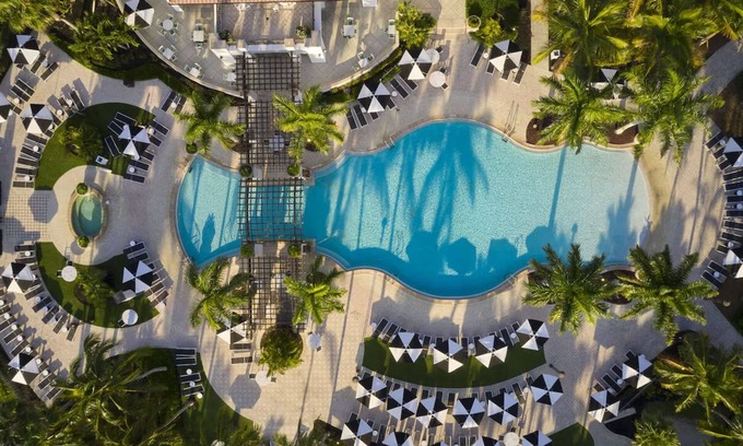 Hunt Club Hotel | Sun-Kissed Family Vacation Spot with Resort Pools and Kids Programming