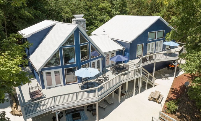 La Follette House | Sun-Sational Point Waterfront Home 7Bedroom 5Bath Private Dock on 2.5 Acres
