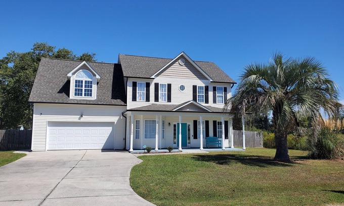 Hampstead House | Sun & Sea Retreat 3 bedroom 4 Bed Intercoastal home for boat lovers in Hampstead