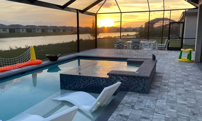Gateway House | Sun soaked Zen Oasis with Salt Water Pool, Spa and Sunsets!
