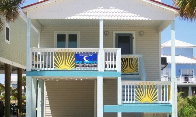Navarre Beach House | Sunbeam-Soundview Private Home. 2 Min Walk to the Beach, Pup friendly!
