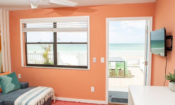 Indian Shores Hotel | Sunburst Inn The Beachfront Suite - Room 10