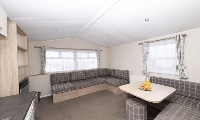Looe House | Suncrest Caravan by Belvilla