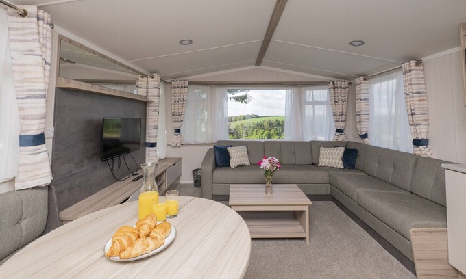 Looe House | Suncrest Plus Caravan by Belvilla
