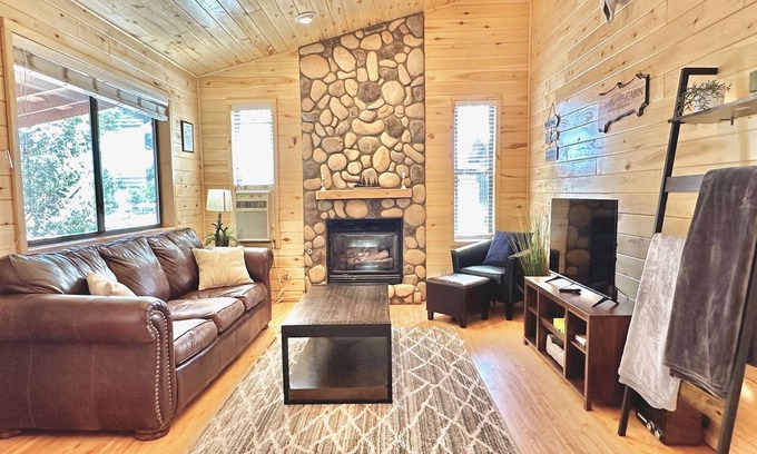 Heber Cabin | Sundance | Pet Friendly Hideaway in Rim Country!