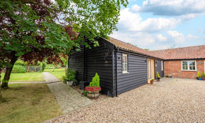 Diss House | Sundial Lodge - Two Bedroom House, Sleeps 4