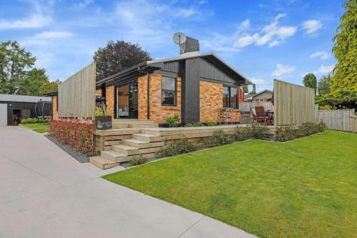 Springfield House | Sundrenched 70's