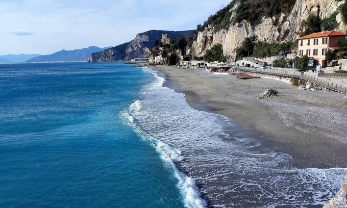 Finale Pia House | SUNFLOWER HOUSE - BETWEEN SEA AND COUNTRYSIDE WITH TERRACE AND GARDEN