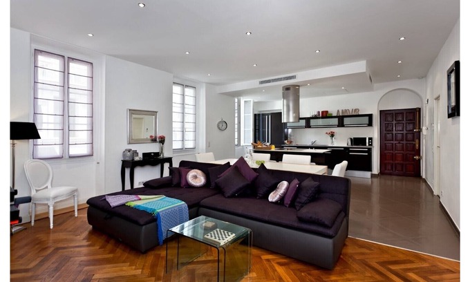 Jean-Medecin Apartment | SunlightProperties AMOUR VIOLETTE: Hyper Center, 2 bedroom apt with terrace