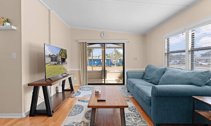 Silver Lake House | Sunlit 2BR w/Lanai ~ Golf Cart Path