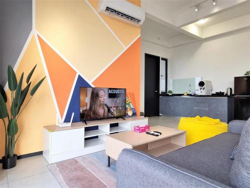 George Town Apartment | Sunlit Minimalist Suite, 7 Pax at Urban Suites Georgetown by SuperStay