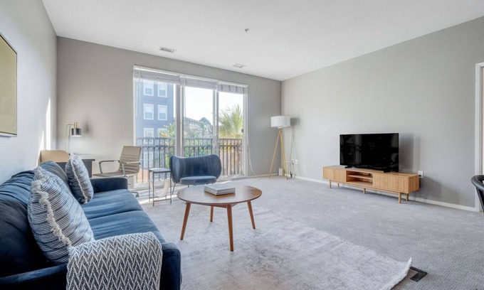 San Jose Apartment | Sunlit Santana Row 2BR w/Gym & Pool, nr highways, by Blueground