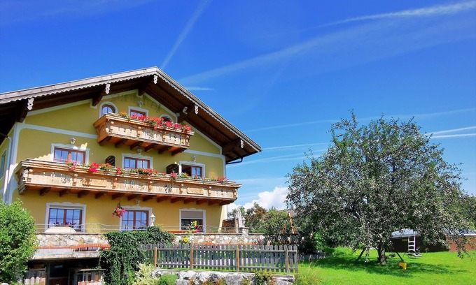 Oberhofen am Irrsee Apartment | Sunnhof - Arnika vacation apartment