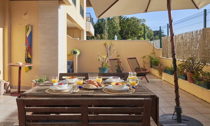 Lombos Apartment | Sunny apartament at Carcavelos Beach, by TimeCooler