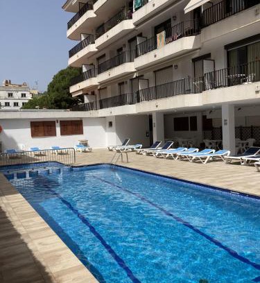 Tossa de Mar Apartment | Sunny apartment with pool