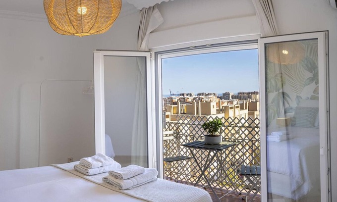 La Trinidad Apartment | Sunny Apartment with Free Parking in Central Malaga