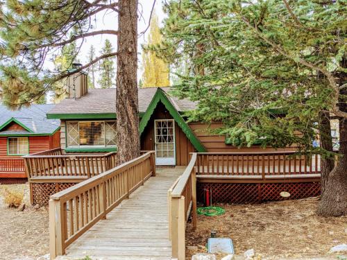 Upper Moonridge House | Sunny Bear Cabin Resort Cottage by Big Bear Vacations