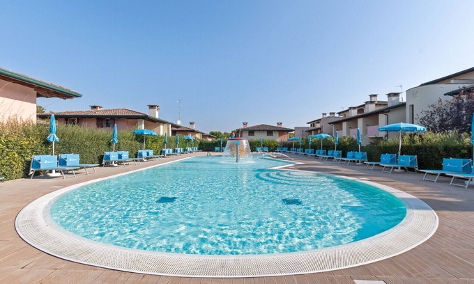 Lido delle Nazioni Apartment | Sunny Coastal Escape in Lido